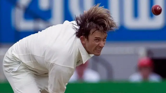 Shane bond bowling fast
