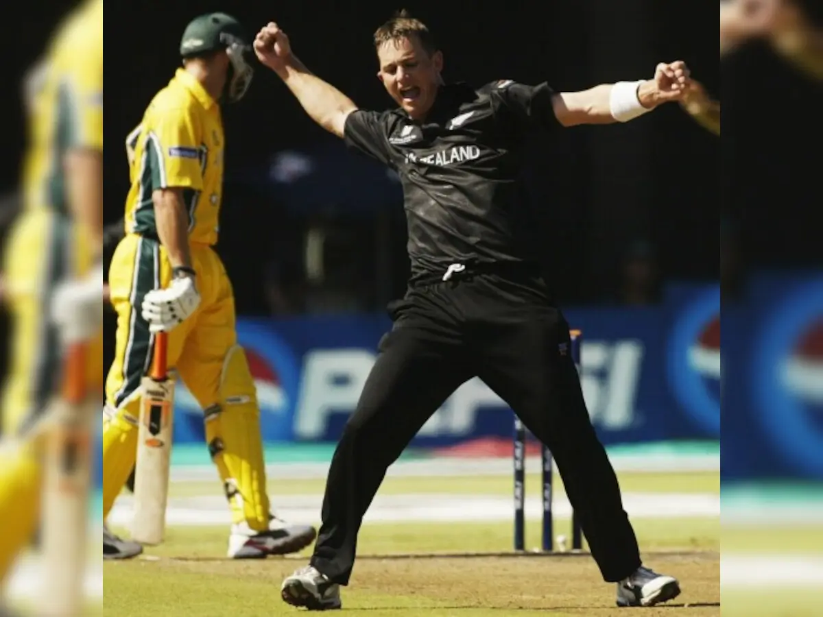 Shane bond fast bowler