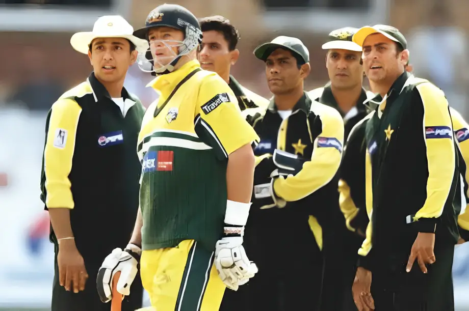 Mark Waugh vs Pakistan