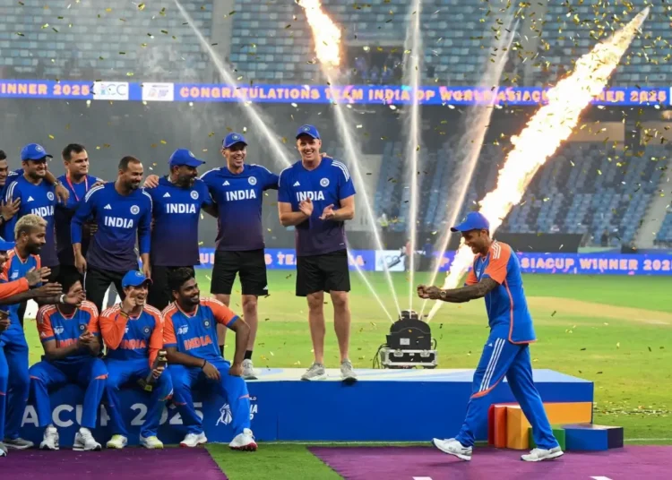 India Lifts Asia Cup 2025