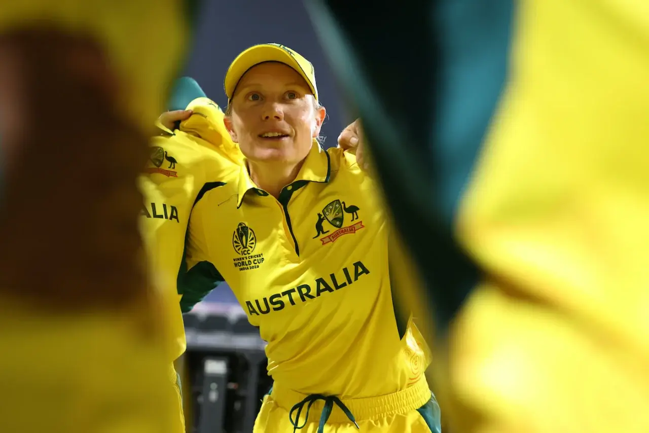 Alyssa Healy address team